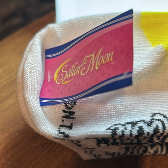 6 Pairs of sailor moon ankle socks New, white with different colored pom-poms - Picture 8 of 9